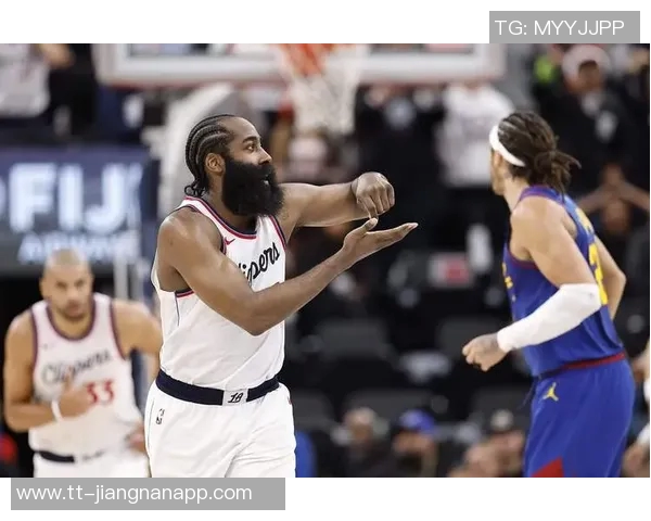 快船太阳对决先发阵容揭晓哈登比尔小卡携手出战布克狄龙迎战