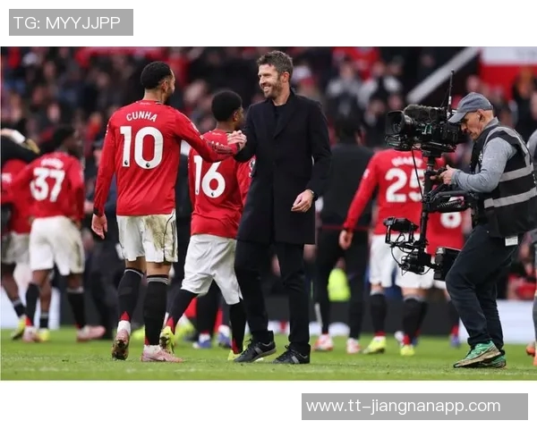 多尔古赞曼联全队拼搏精神称今天表现堪称顶级比赛